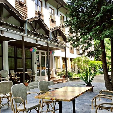 Salgo Hotel ชาลโกตาร์ยัน ภายนอก รูปภาพ