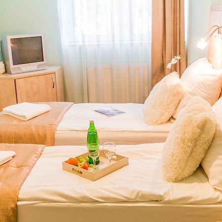 Salgo Hotel ชาลโกตาร์ยัน ภายนอก รูปภาพ