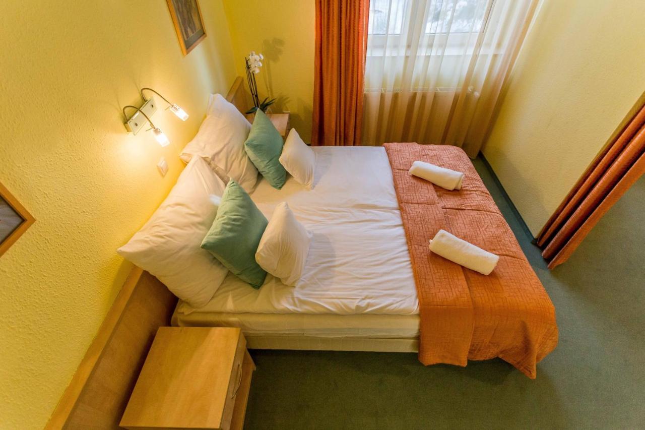 Salgo Hotel ชาลโกตาร์ยัน ภายนอก รูปภาพ