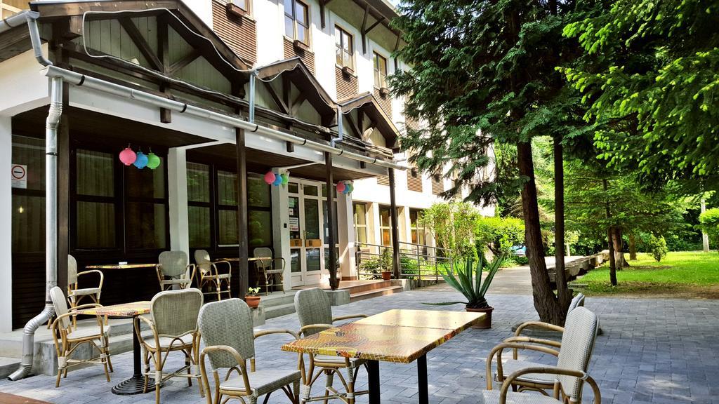 Salgo Hotel ชาลโกตาร์ยัน ภายนอก รูปภาพ