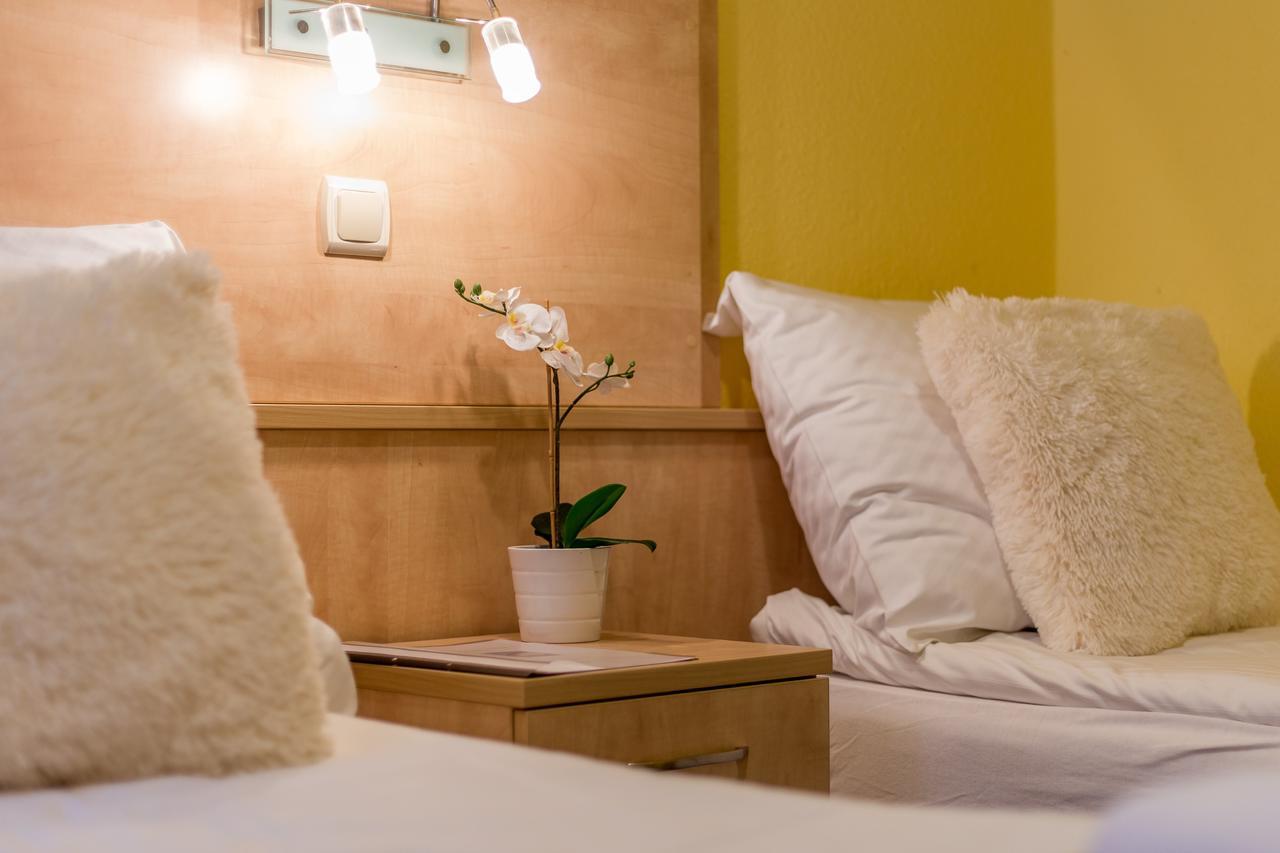 Salgo Hotel ชาลโกตาร์ยัน ภายนอก รูปภาพ