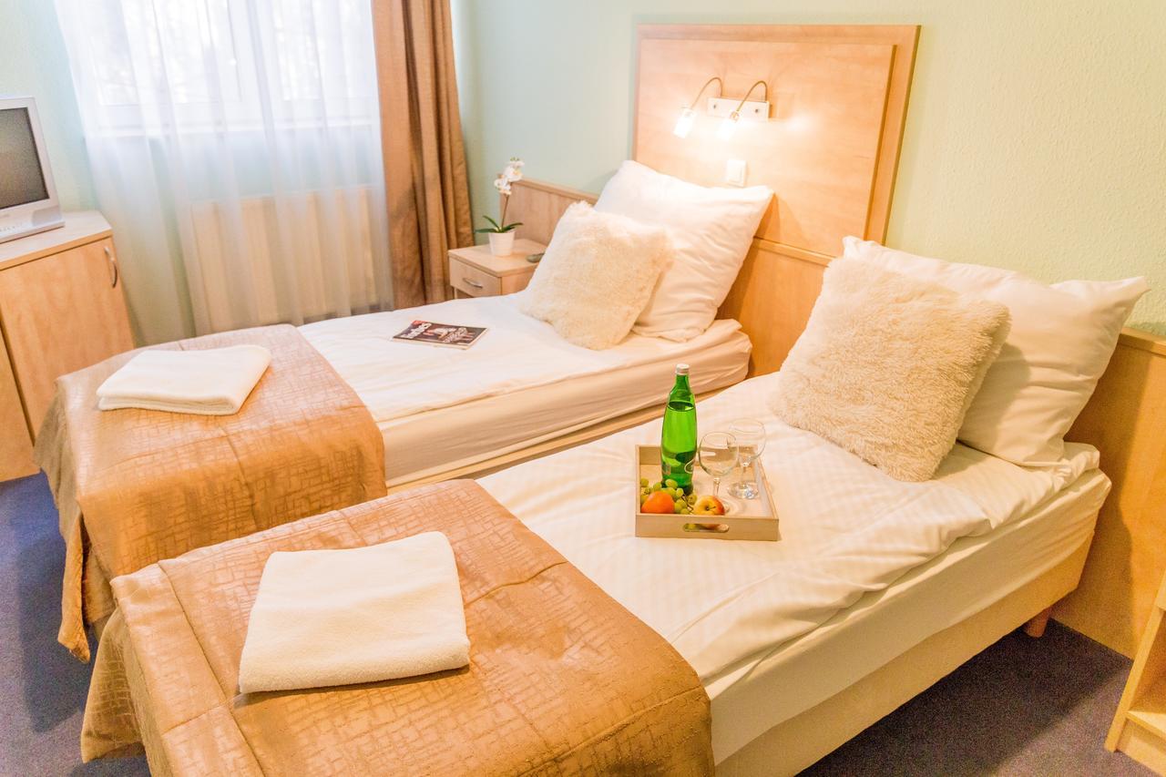 Salgo Hotel ชาลโกตาร์ยัน ภายนอก รูปภาพ