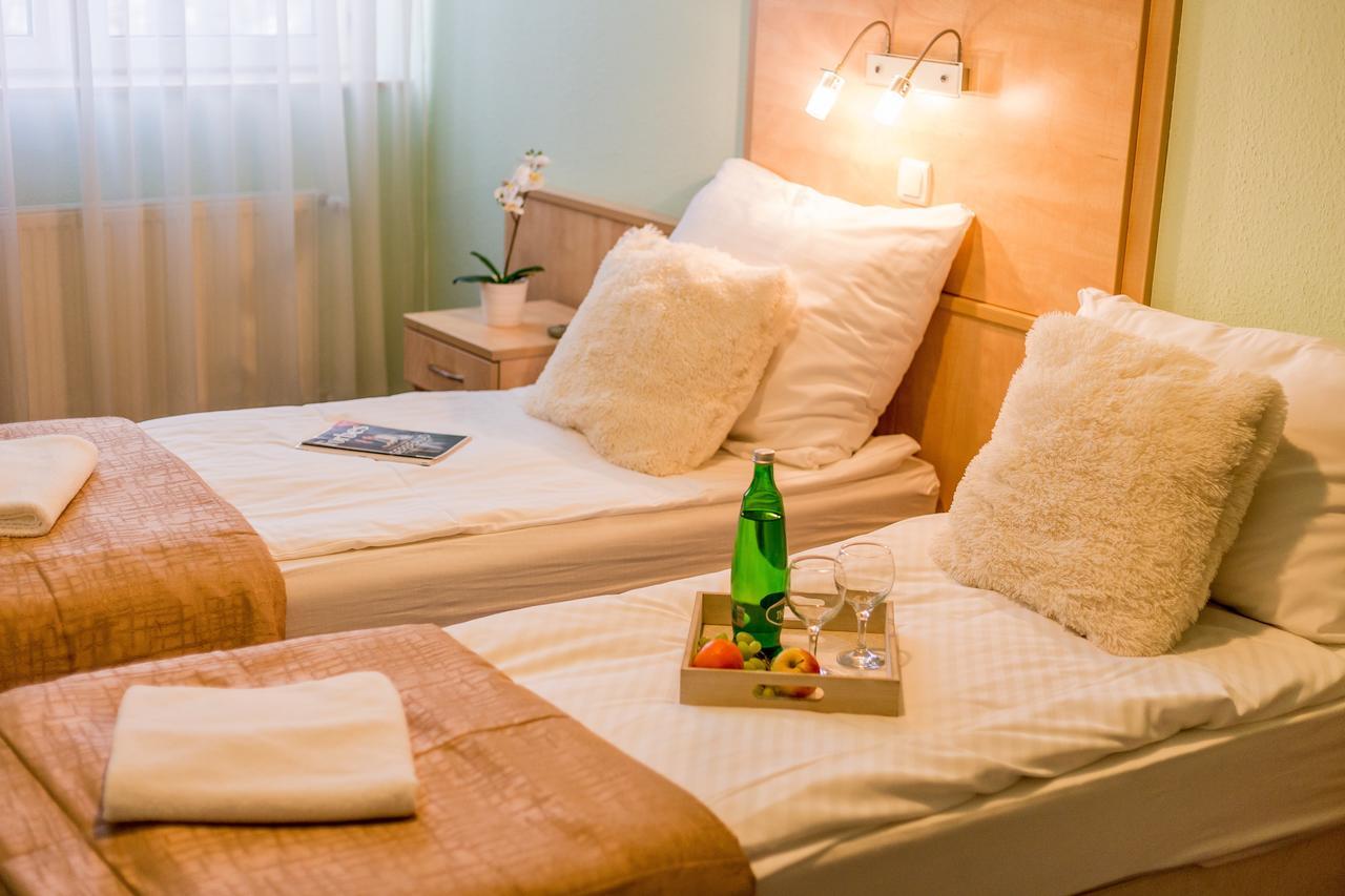 Salgo Hotel ชาลโกตาร์ยัน ภายนอก รูปภาพ