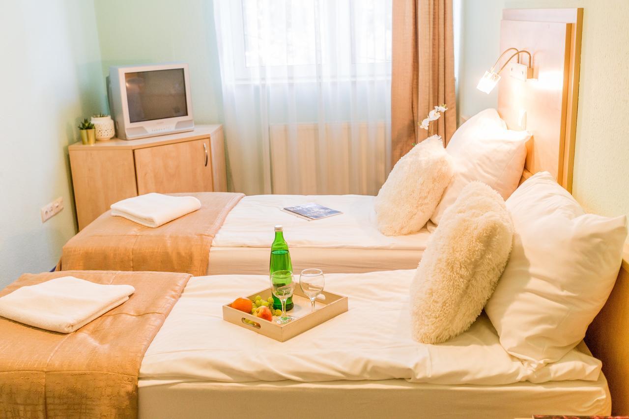 Salgo Hotel ชาลโกตาร์ยัน ภายนอก รูปภาพ